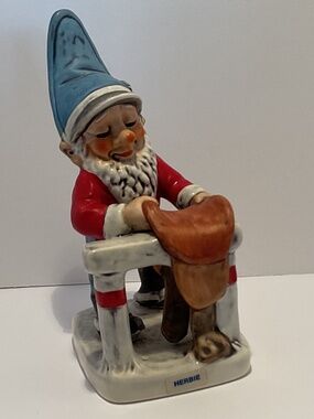 Vintage Goebel Co-Boy Gnome Figurine "HERBIE" the Horseman 1975 Beautiful shape